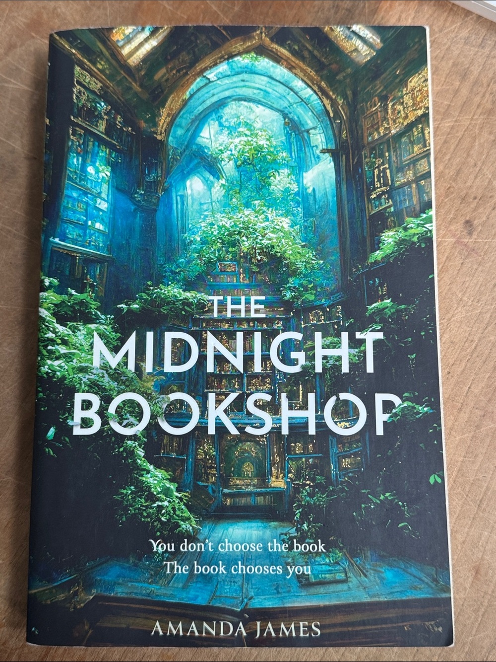 The Midnight Bookshop softcover - Amanda James